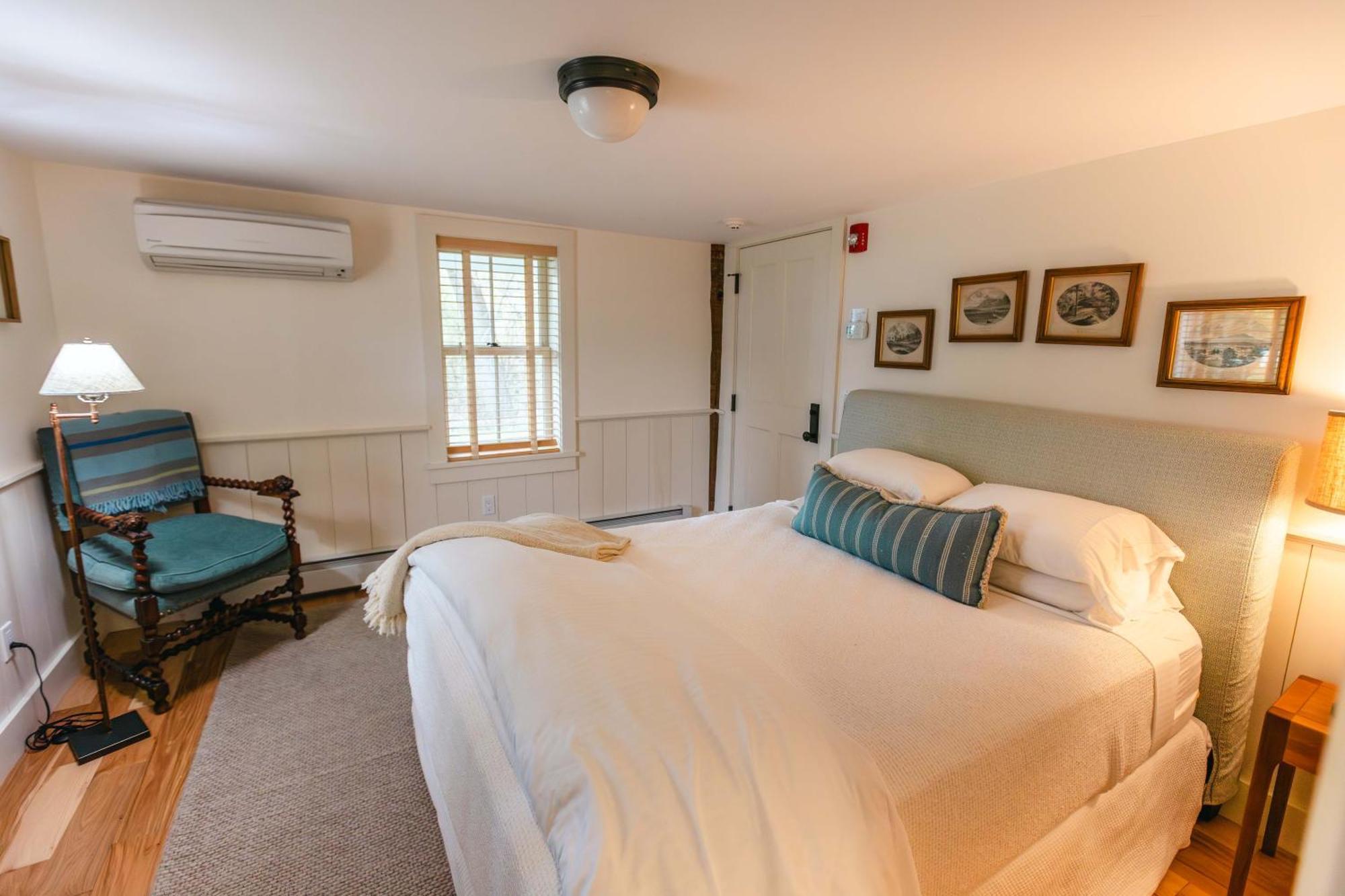 Hill Farm - Manchester Inn